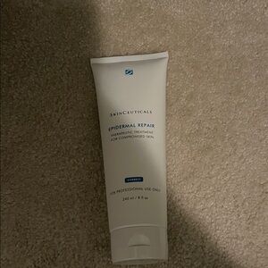 SkinCeuticals Epidermal Repair Cream - White and Blue